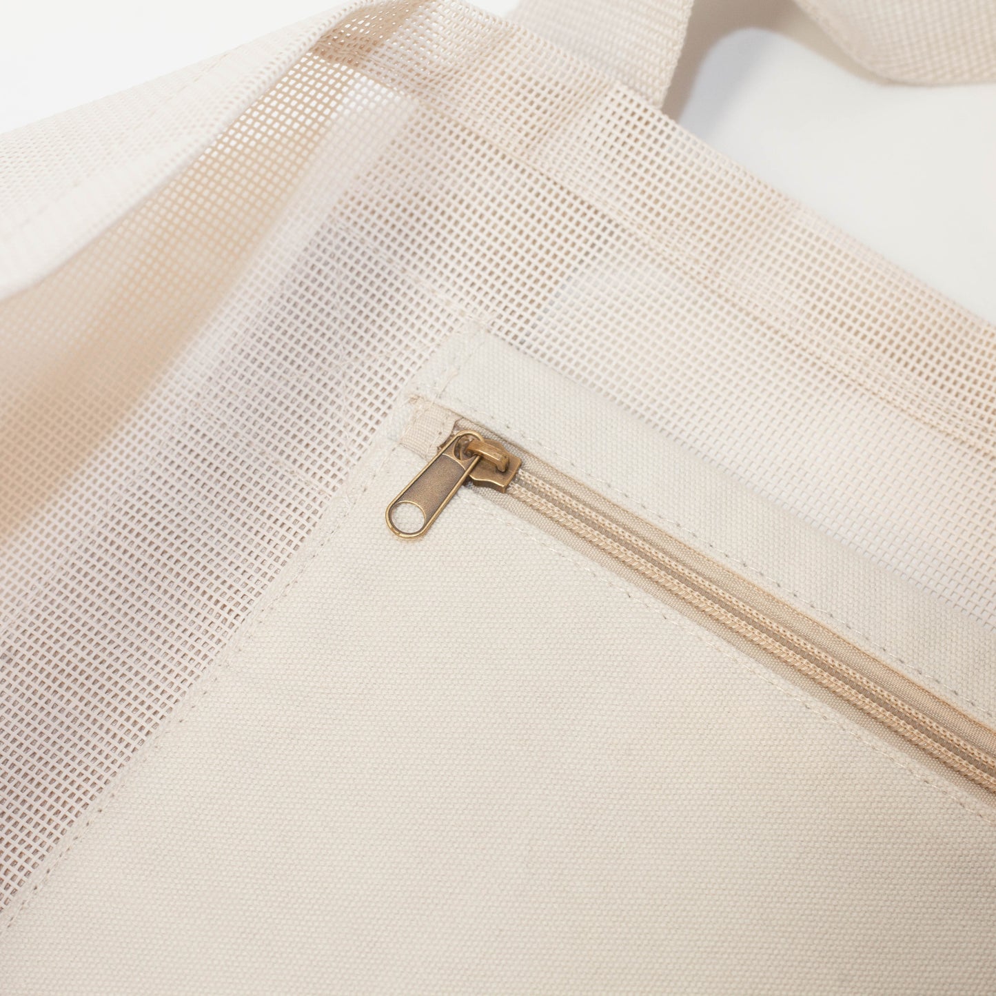 Sande Kids Beach Hauler™ - close up image of canvas pocket with brushed bronze zip.